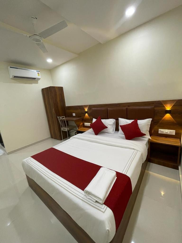 Glitz Golden Sands - Nr Asalpha Metro Station Hotel Bombay